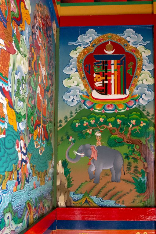 Une des nombreuses peintures de l'entrée du monastère