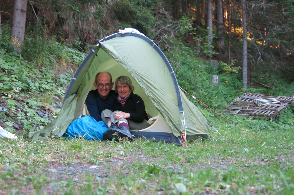 Nous avons trouvé un emplacement pour notre bivouac sur un sentier délaissé. Quel plaisir de renouer avec les randos-bivouac ! 