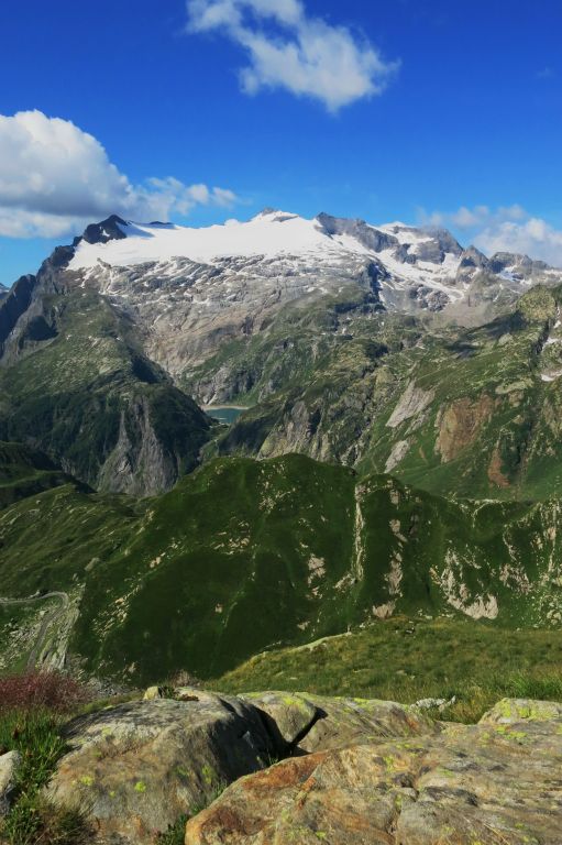 Vue sur le Basodino et son glacier 