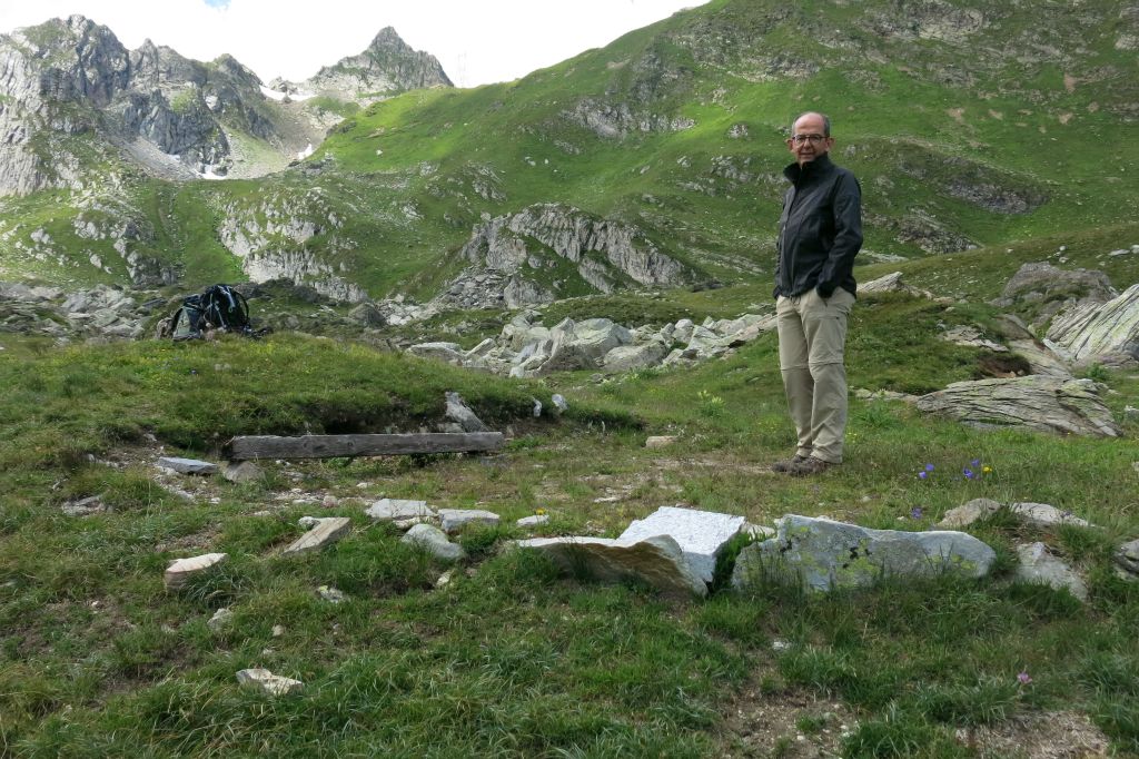 Nous nous arrêtons à 2340m, à l'emplacement de l'ancienne cabane, plusieurs fois emportée par des avalanches.