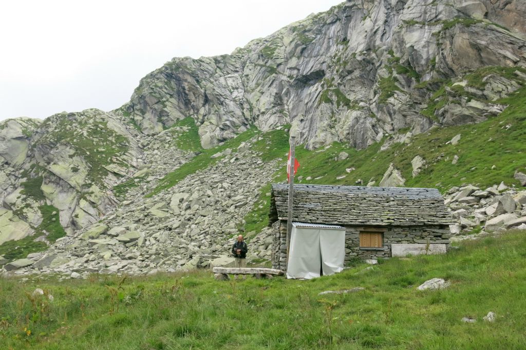 Arrivée au petit refuge Sasso Nero (non gardé) à 2228m