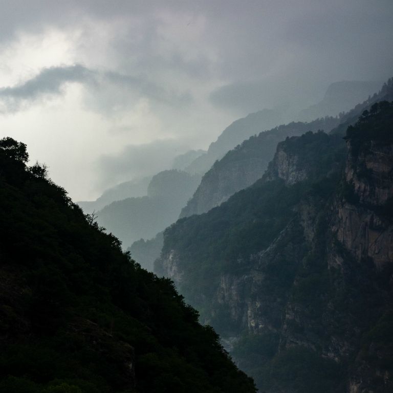 Dehors l'orage gronde