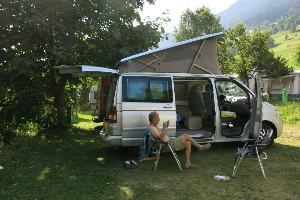 Difficile de trouver un camping. Celui de Sumvitg nous convient