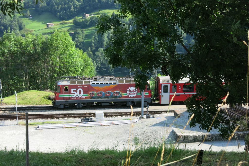 Nous sommes aux premières loges pour regarder passer les trains. Un vrai spectacle