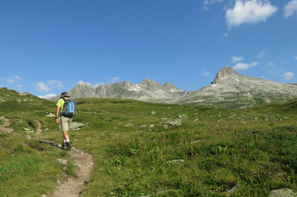 Au col routier de l'Oberalp à 2044m, nous partons faire une rando de la journée en boucle 