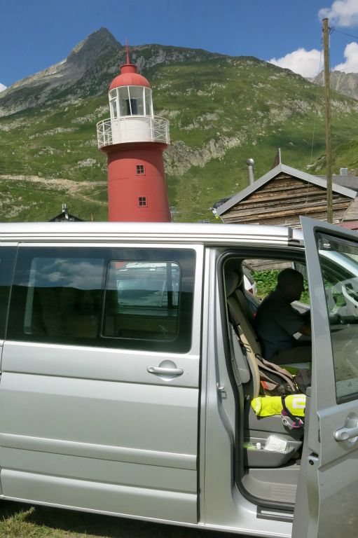 Fin de la boucle au col Oberalp. Mais que fait ce phare ici, si loin de la mer ?!