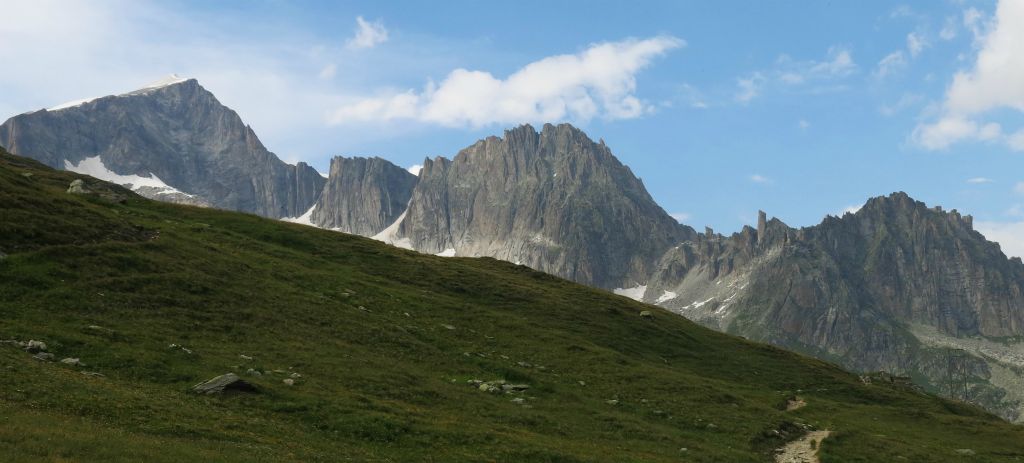 Arrivée au col routier Furka à 2431m où l'on décide de passer la nuit