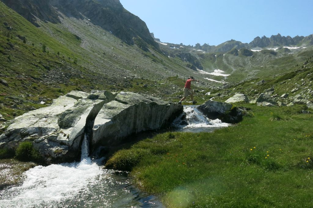 Recherche d'un lieu pas trop marécageux pour notre bivouac