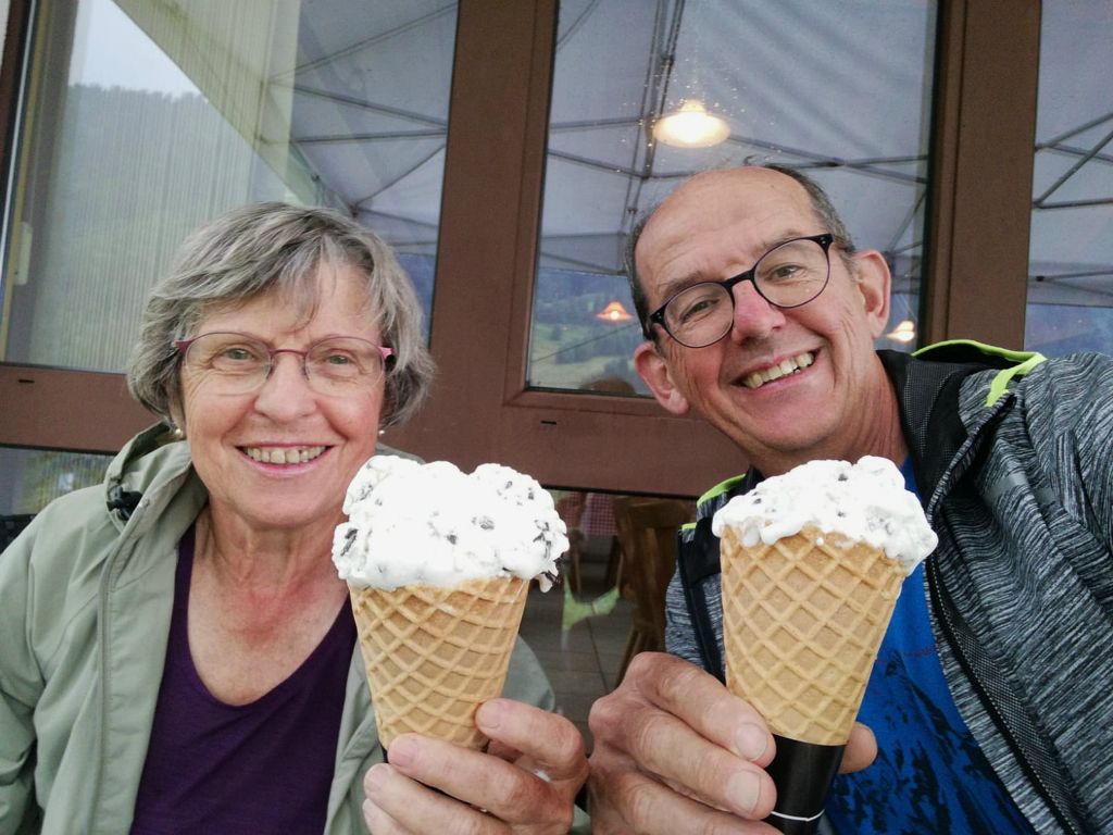 En partant de St-Luc, après une longue journée de route en direction des Dolomites, arrêt dans un petit camping à Somwitg ( après Disentis). A la vôtre !