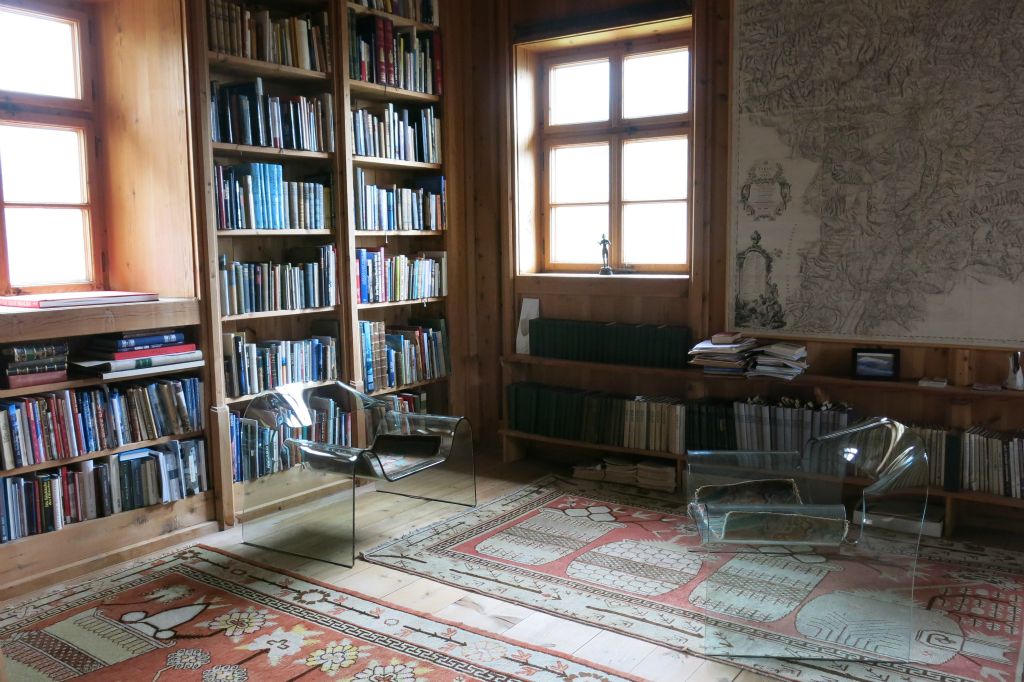 La bibliothèque du maître des lieux 