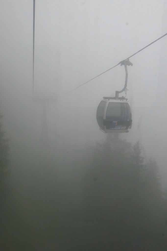 Montée au Plan Corones ( ou Kronplatz ) avec l'espoir que le brouillard annonce une belle journée