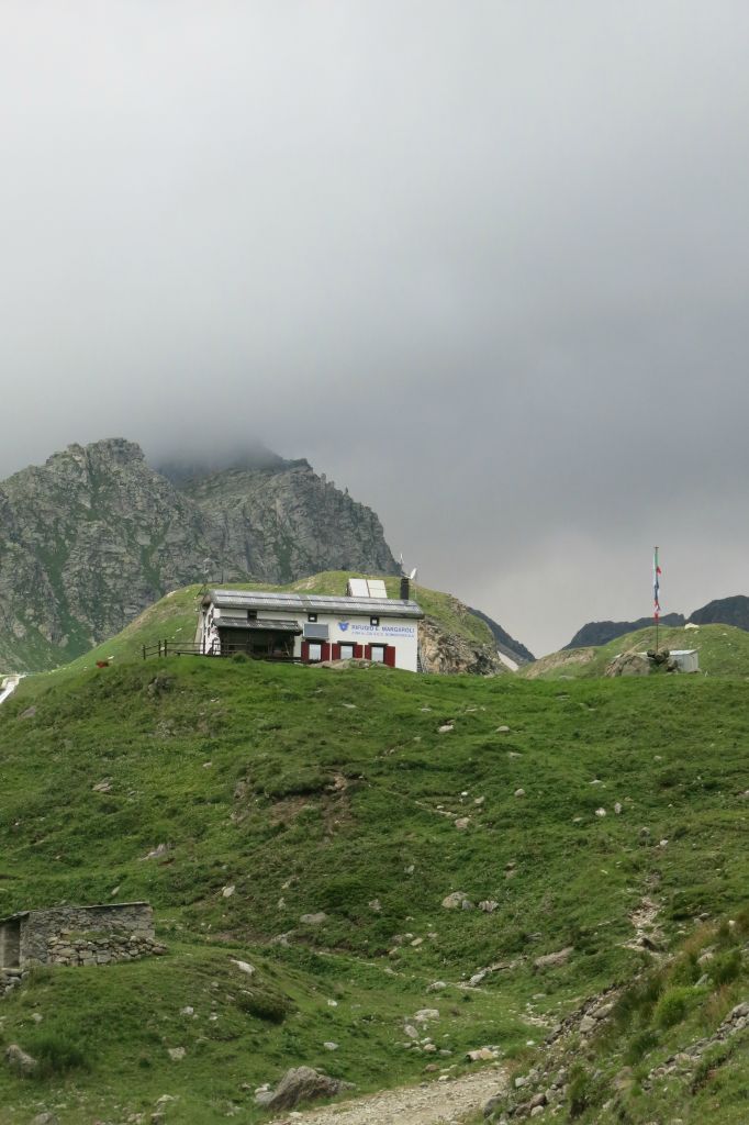 Il nous manque la vue sur tous les sommets derrière le refuge!