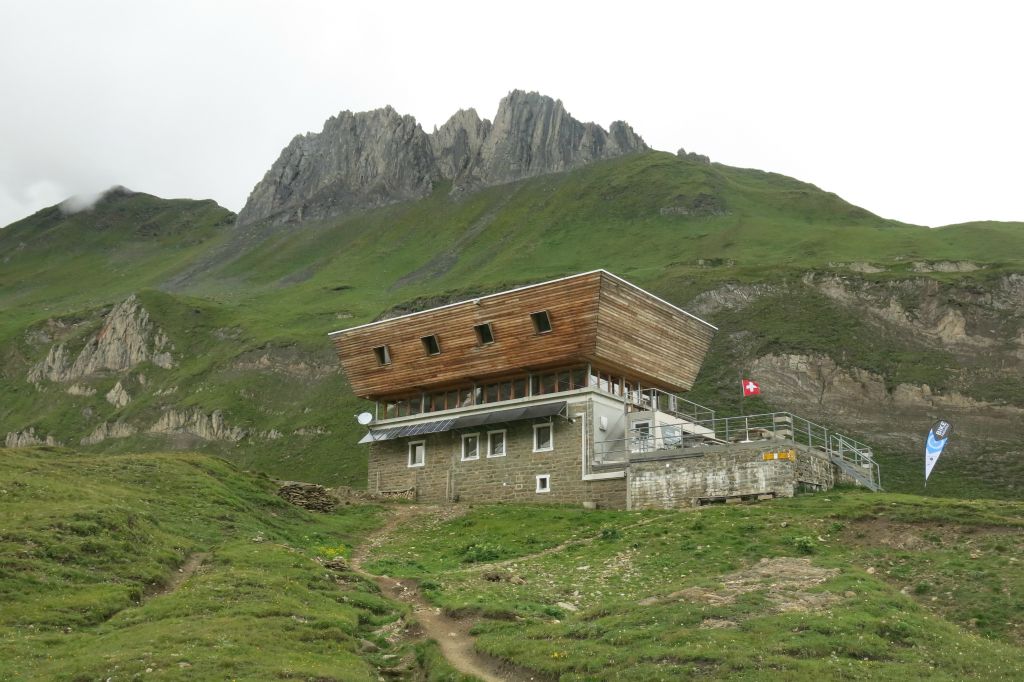 La cabane est proche du col de Nufenen