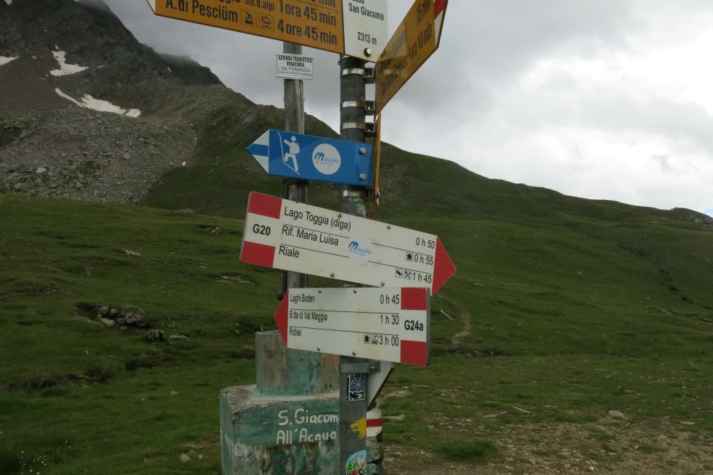 Au col San Giacomo, passage de Suisse en Italie. Nous allons suivre maintenant le G20