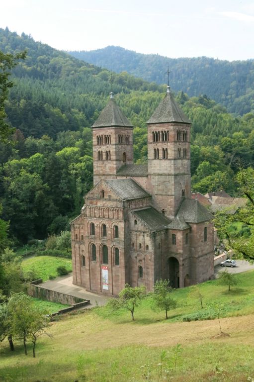L'abbaye de Murbach  vue depuis la chapelle Notre-Dame de Lorette qui la surplombe
