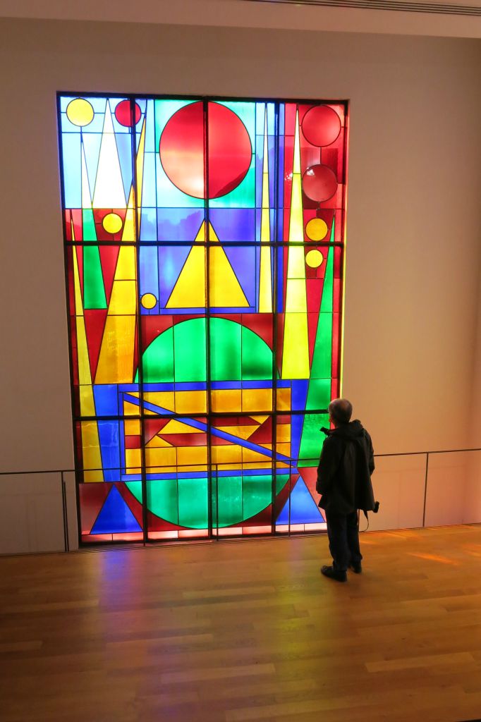 Le vitrail "Joie" de Auguste Herbin (artiste du Cateau-Cambrésis) en 1957