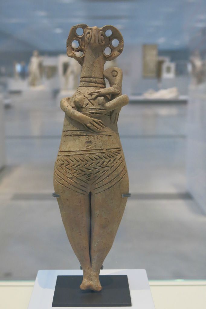 "Femme tenant un enfant" sculpture en terre cuite d'environ 1200 ans avant JC (Liban actuel)