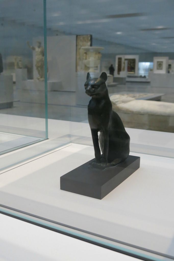 Déesse de Bastet sous sa forme de chatte, d'environ 500ans avant JC (Egypte)