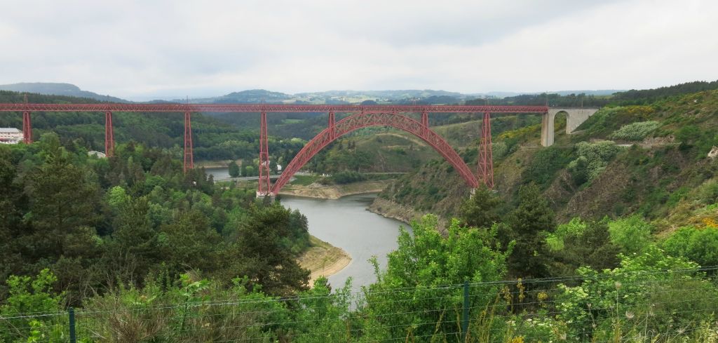 Le Viaduc de Garabit ...l'arrivée approche