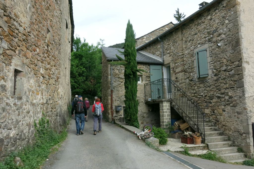 Journée de rando dans le Causse Bégon en partant à pied depuis St-Jean