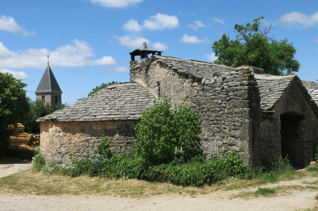 On se déplace de quelques km pour aller à St-Martin-du-Larzac. 