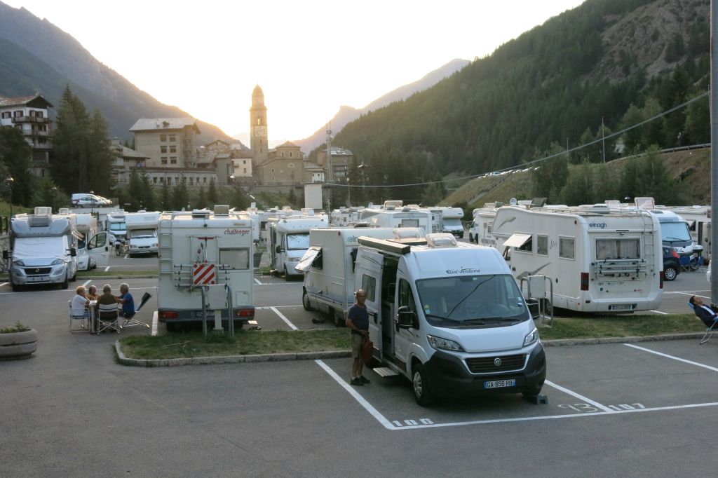 Nous avons entrepris de visiter quelques vallées débouchant dans le Val d'Aoste. D'abord Cogne et son incontournable aire pour camping-car !