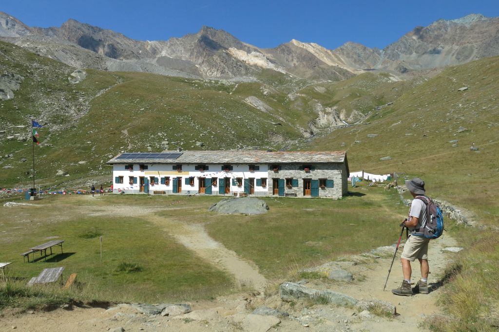 Le premier bâtiment du Refuge Vittorio Sella à 2588m