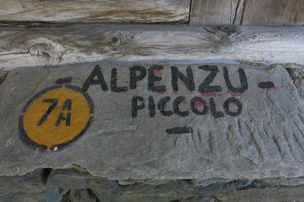 Un peu plus tard nous arrivons au hameau (encore walser) d'Alpenzu- Piccolo