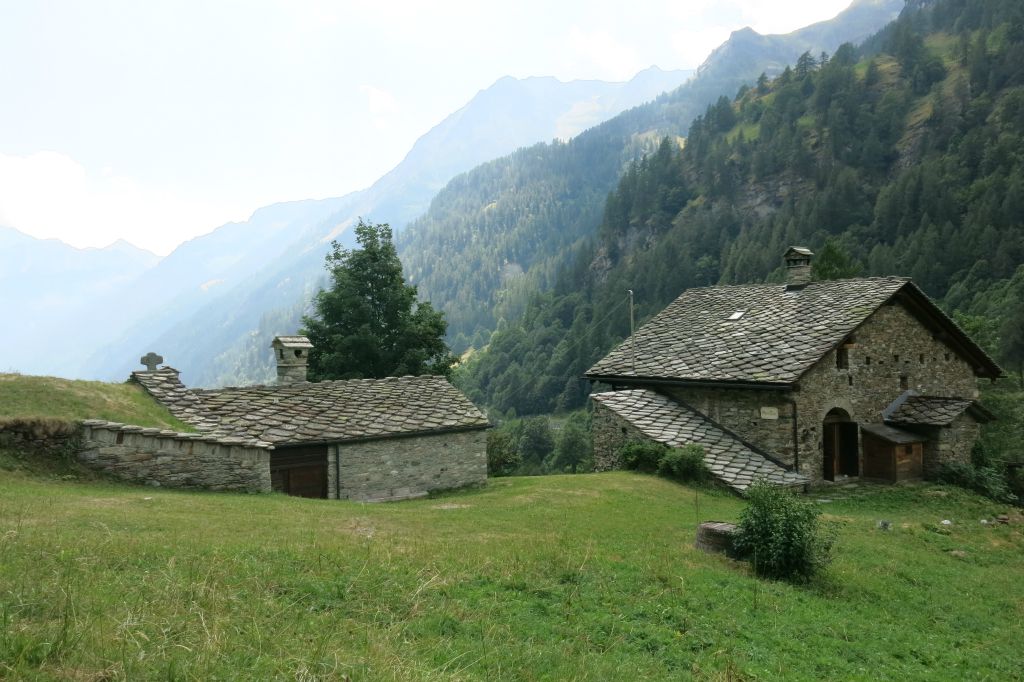 Retour par le sentier 15 sur l'autre berge du Lyso