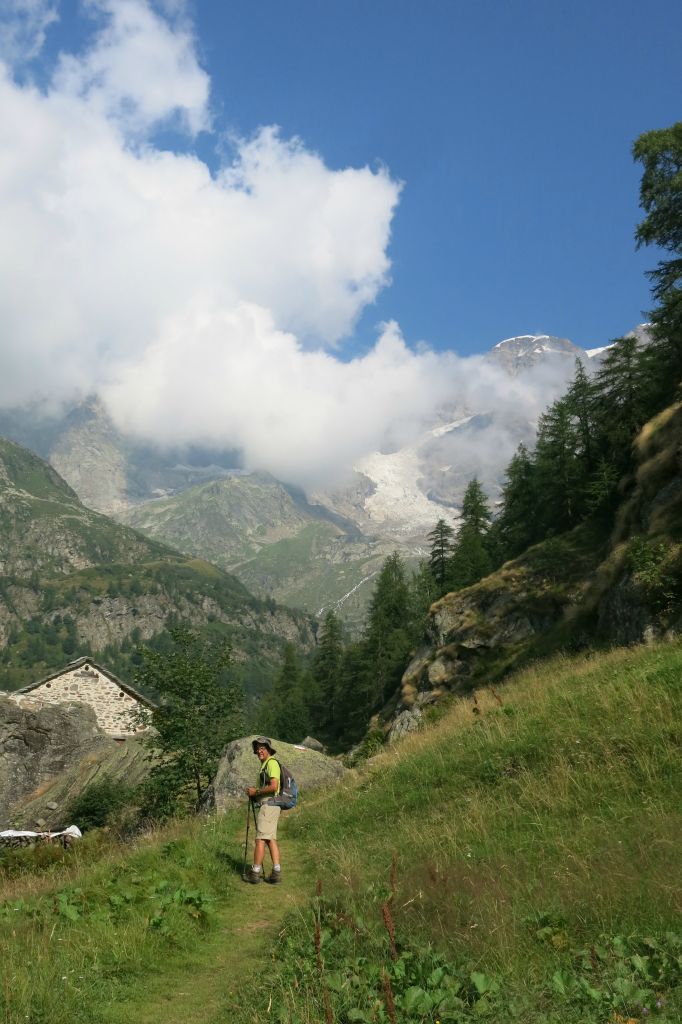 Après être passés devant le Refuge Pastore, nous montons le long du torrent Sesia