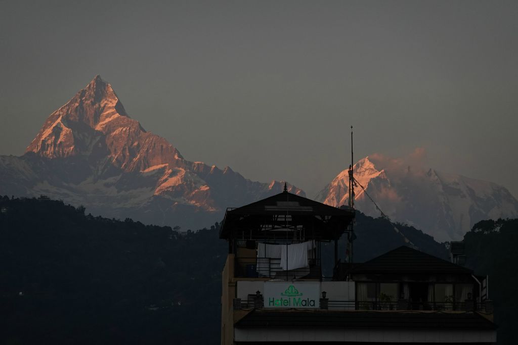 Vue sur le Machhapuchhare depuis l'hôtel, en fin d'après-midi