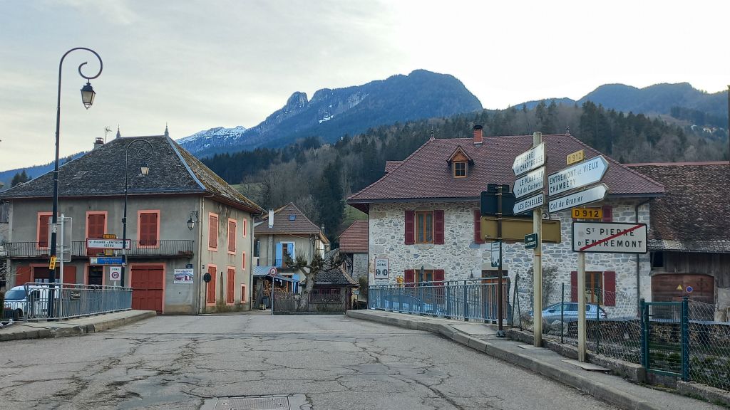 Un nom, deux villages : l'un en Isère, l'autre en Savoie !