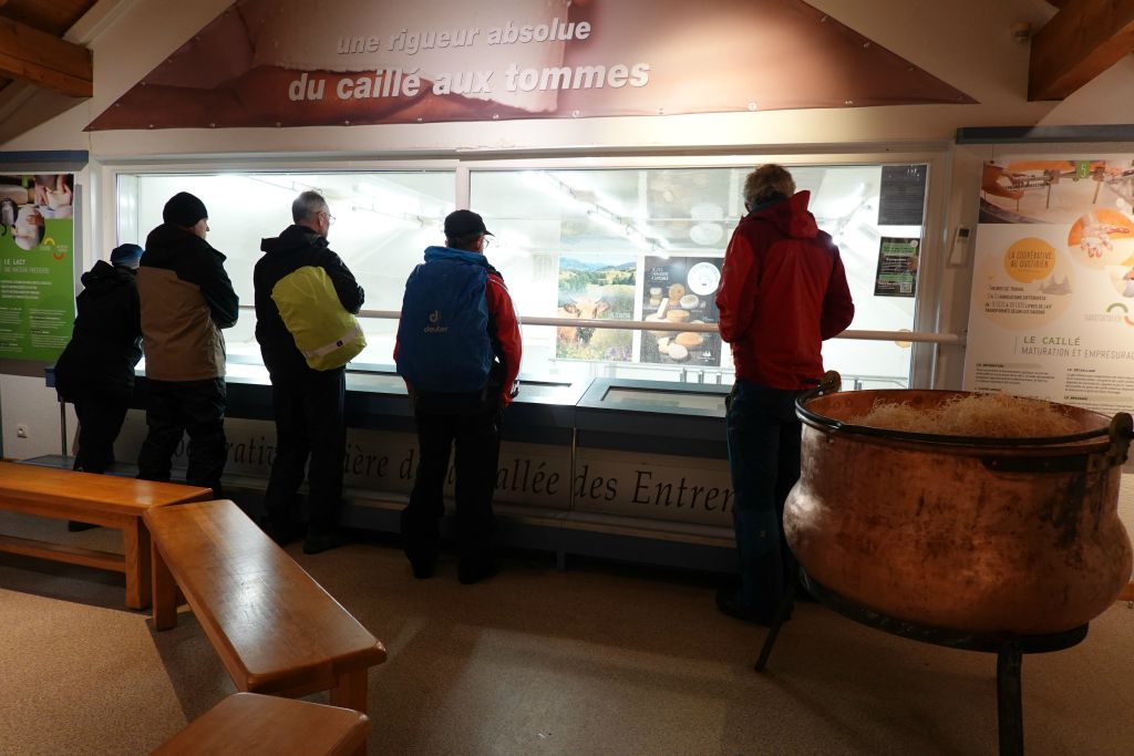 Comme prévu, journée de grosse pluie. Visite de la fromagerie  des Entremonts à Epernay