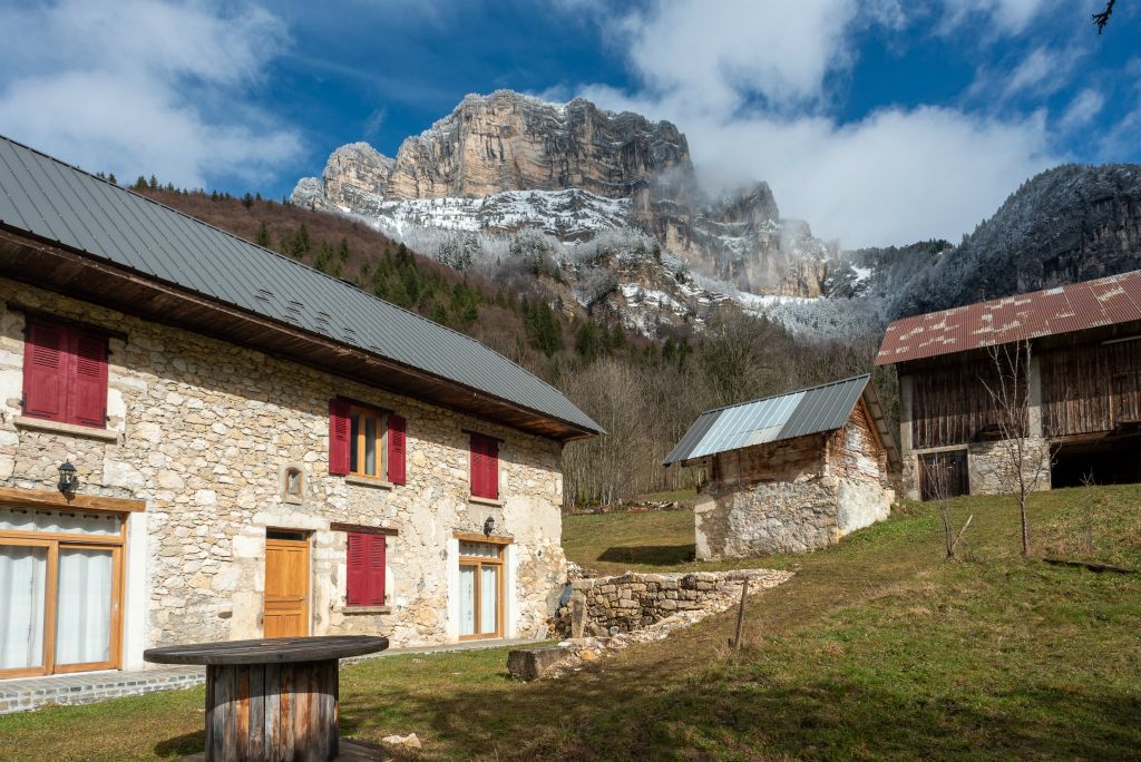 Sortie lors d'une brève éclaircie : vue sur la Tête du Lion (sud de la crête du Mont Granier) 