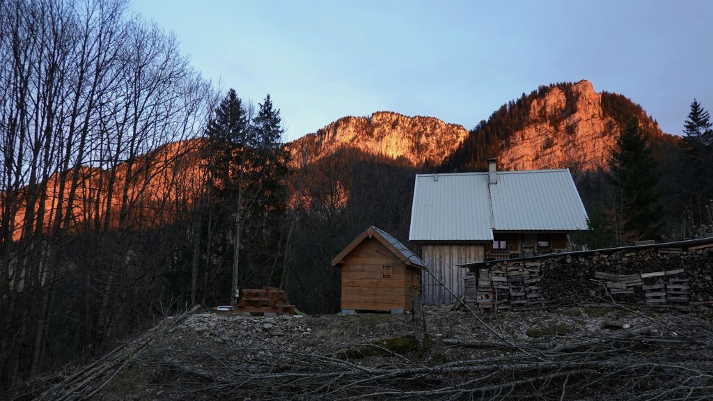 Le soir, vue depuis le gîte Le Cleyat  dans le hameau de la Ruchère