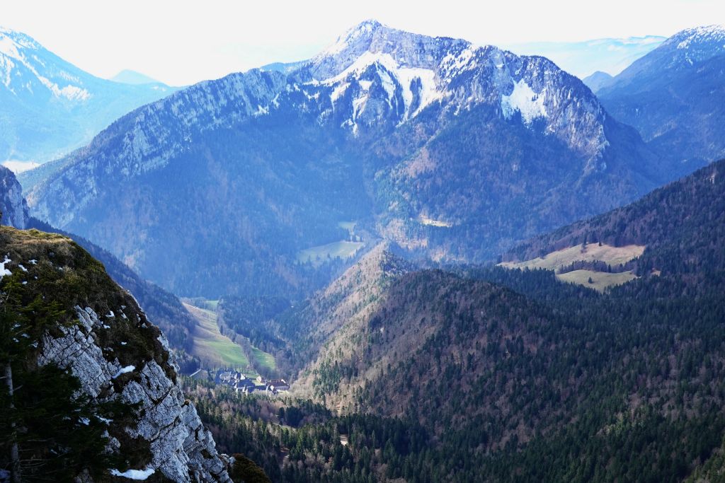 Depuis le sommet, vue sur le Monastère de la Grande Chartreuse