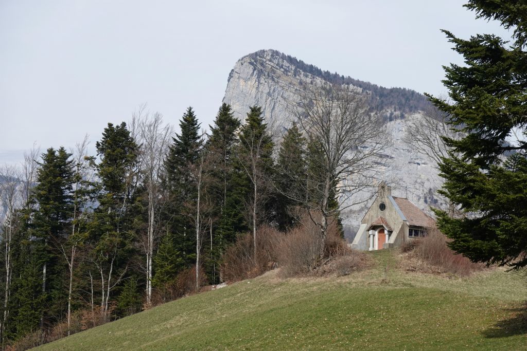 Juste au-dessus de St-Pierre d'Entremont, la Chapelle de la Paix