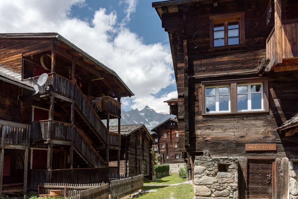 Arrivée à Bellwald, petit village qui domine la vallée, à l'est de Ried-Morel