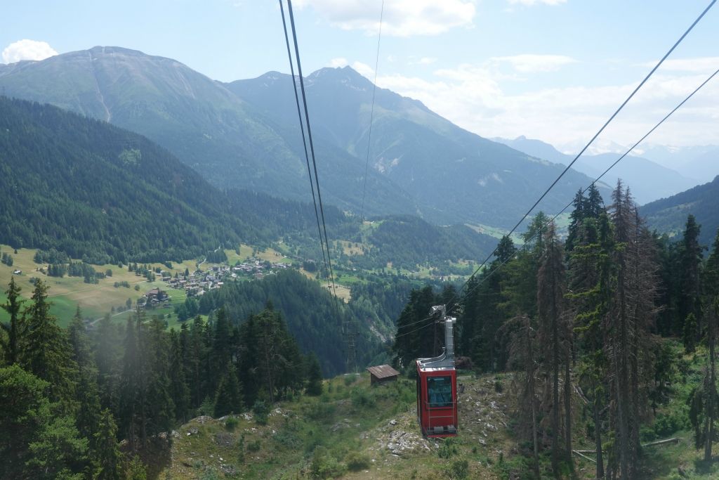 D'abord le téléphérique de Bellwald à Fürganger dans la vallée du Rhône