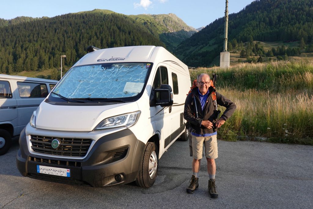 Camp dans le camion à Reckingen puis départ pour notre rando préparée et attendue depuis longtemps