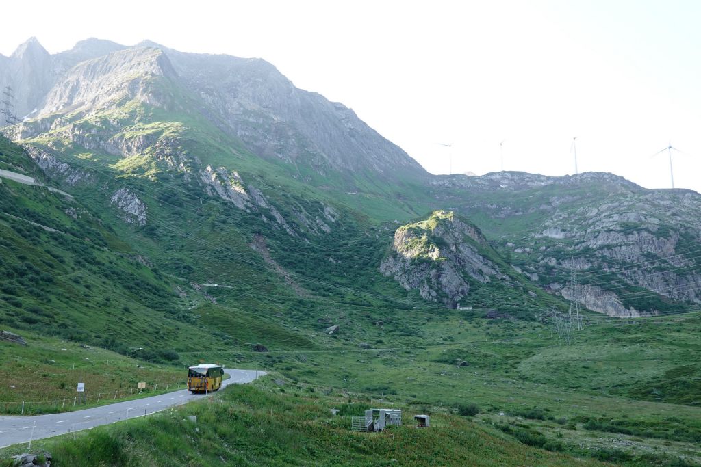 Ensuite trajet en car postal qui nous dépose à l'arrêt  Ladstafel à 1923 m, au milieu  de nulle part