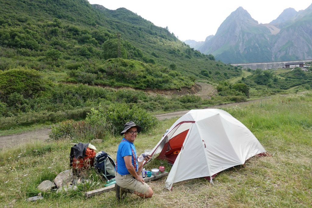 Fin de la 1ère étape :  bivouac  derrière le barrage du lac Morasco