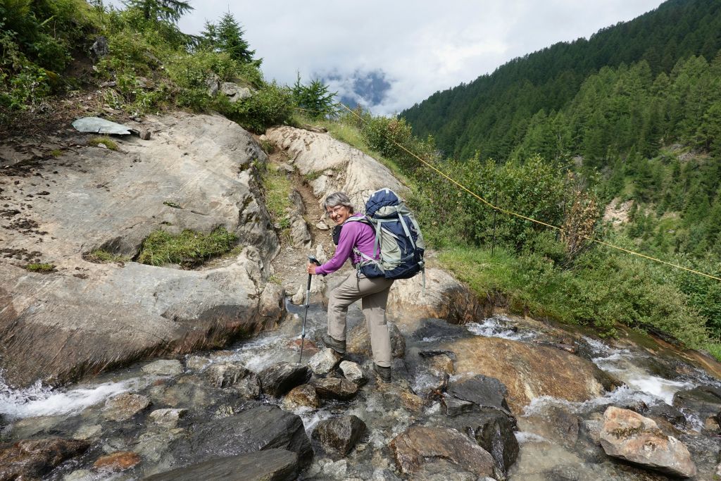 Après les quelques maisons de Freichi à 1883 m