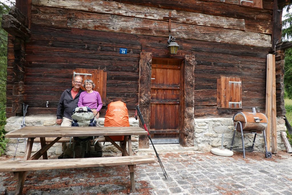 Pique-nique à la table d'un chalet à Langbachstrasse !