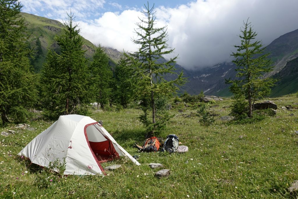 A l'entrèe de Lärch nous trouvons un petit emplacement, mais nous ne sommes pas les bienvenus...