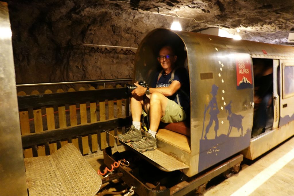 Petit train pour amener les mineurs à l'intérieur de la mine