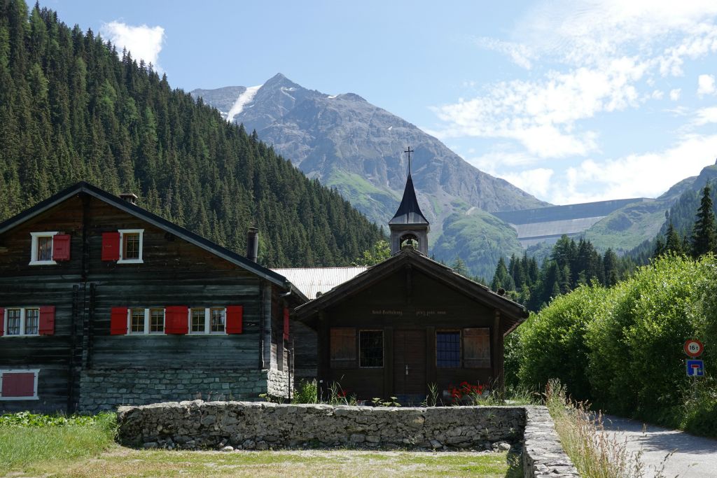 la Pointe Vouasson (face sud) et son glacier, le barrage depuis le hameau de Pralong