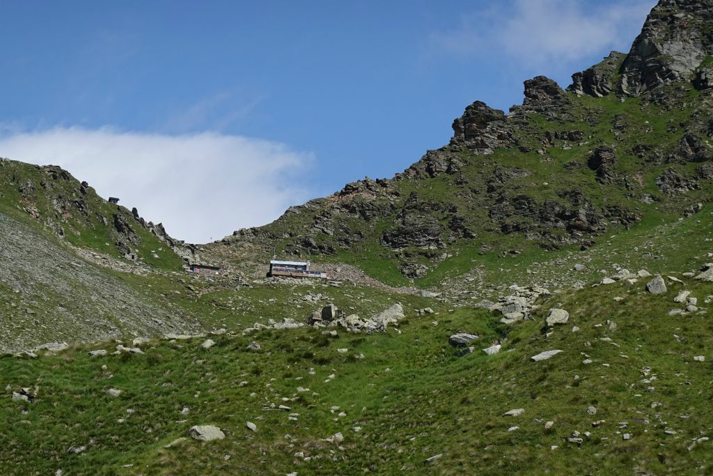 Vue sur le refuge Carate