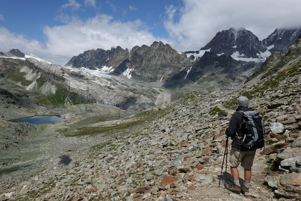 L'ambiance change de suite. Glaciers, hauts sommets, quel panorama !