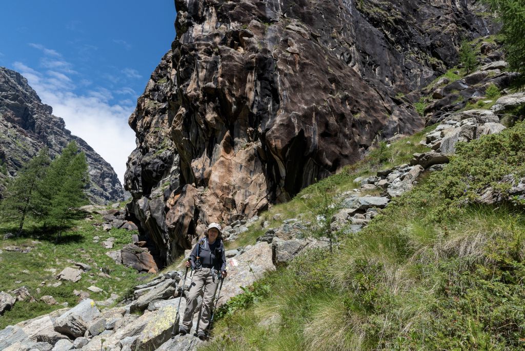 Descente au-dessus du torrent Scerscen